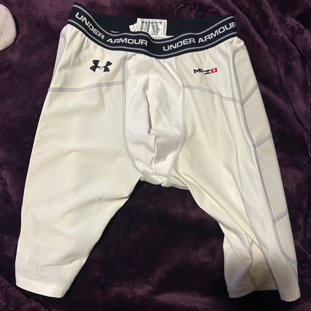 Under armor compression shorts size med